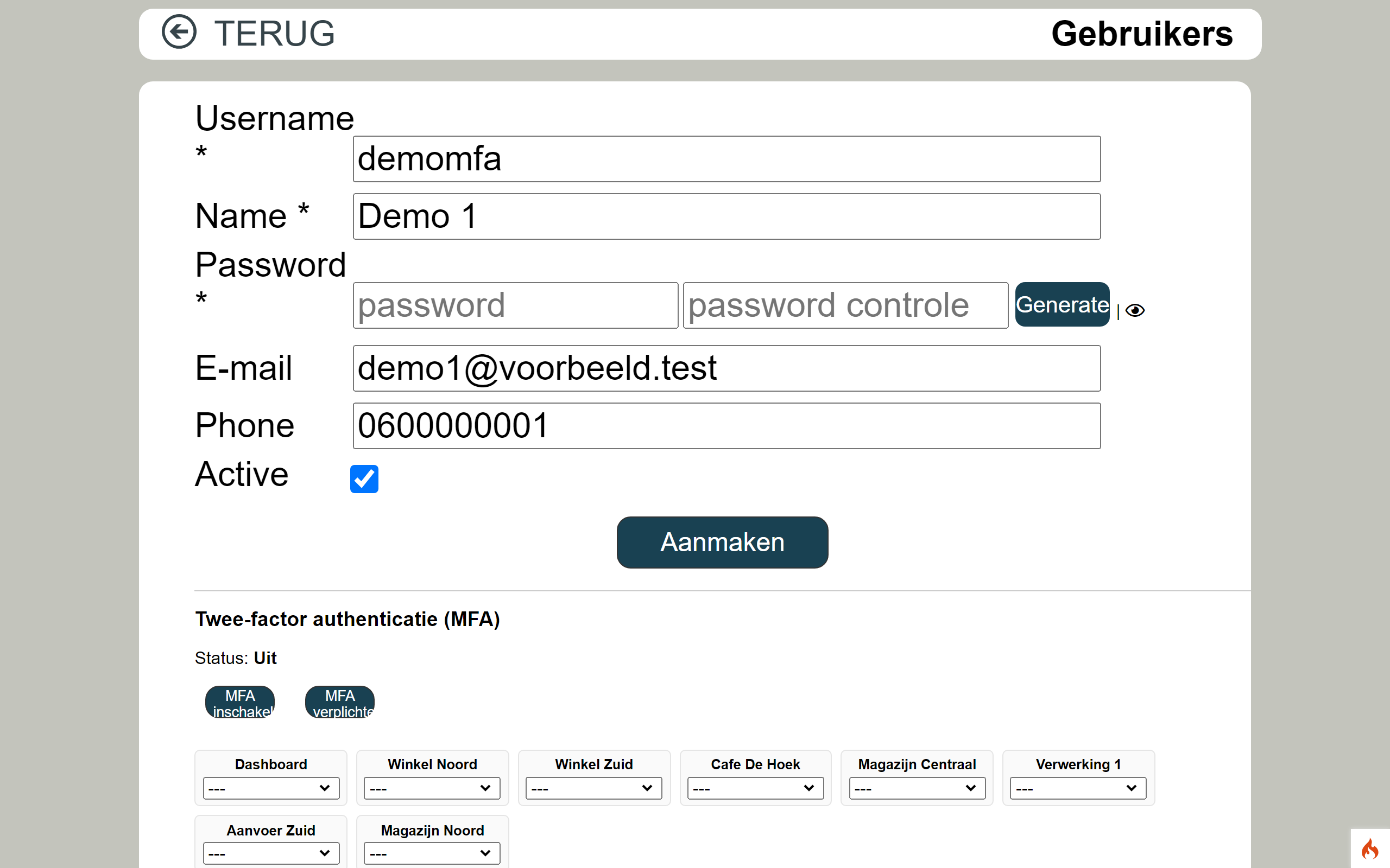 Gebruikersformulier met de velden Username, Name, Password met checklist, E-mail, Phone en Active, plus het rechtenrooster per locatie