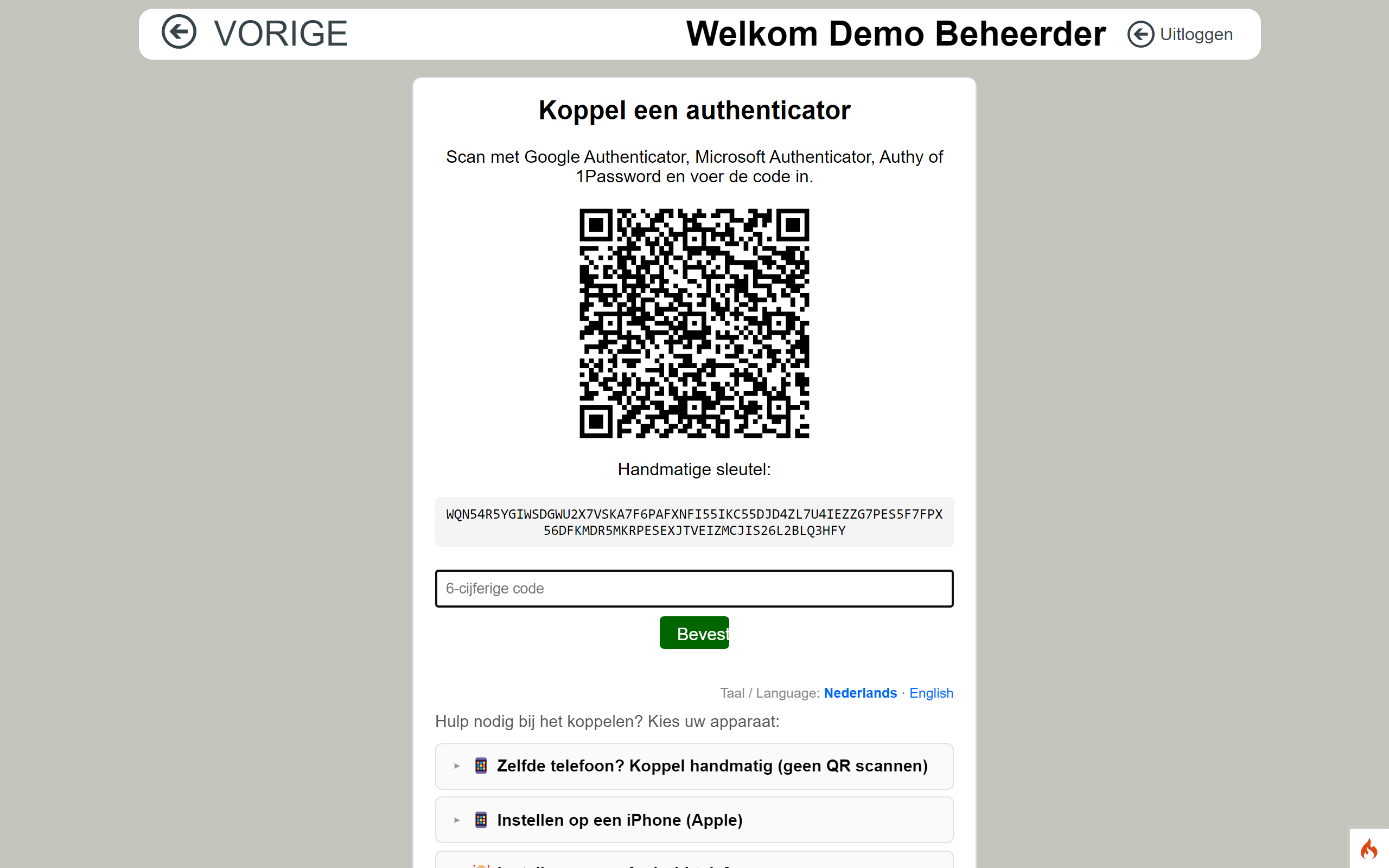 Scherm Koppel een authenticator met QR-code, handmatige sleutel, codeveld en uitklapbare hulp per apparaat